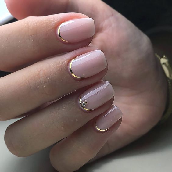 Neutral Nail Ideas for the Bride on her Wedding Day.