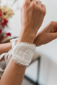Accessories - White Lace Handcuffs